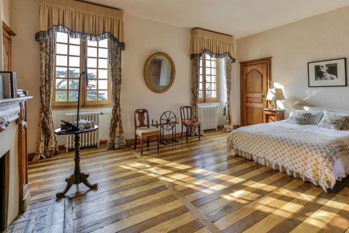 Image No.18-13 Bed Property for sale