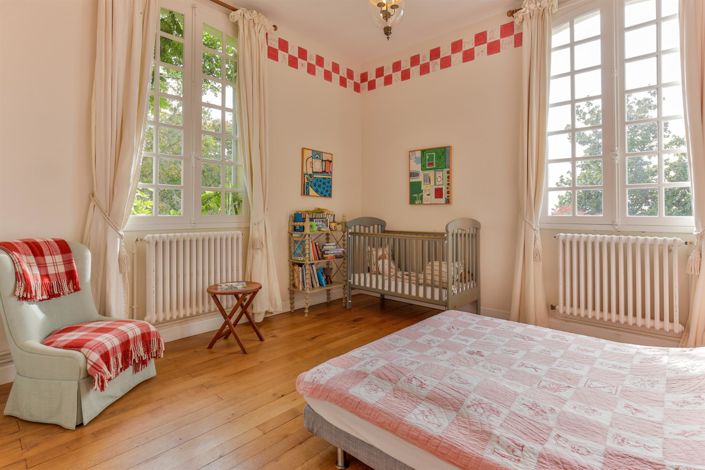 Image No.20-13 Bed Property for sale