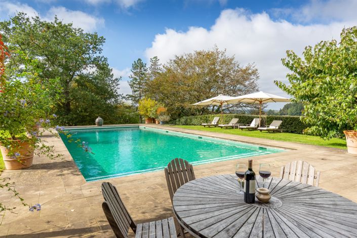 Image No.24-13 Bed Property for sale