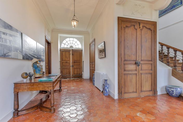 Image No.8-13 Bed Property for sale