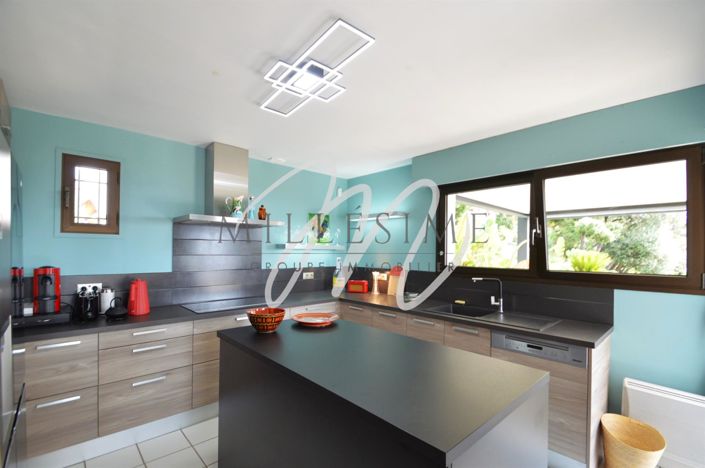 Image No.7-5 Bed House for sale