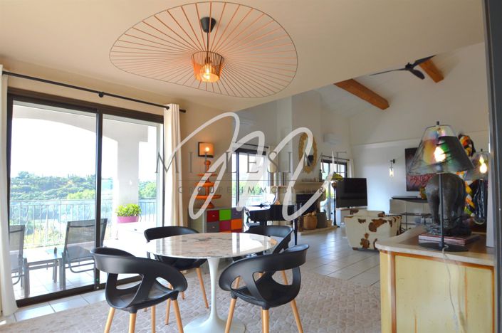 Image No.8-5 Bed House for sale