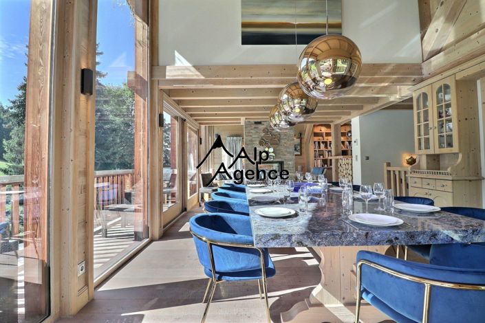 Image No.1-6 Bed Property for sale