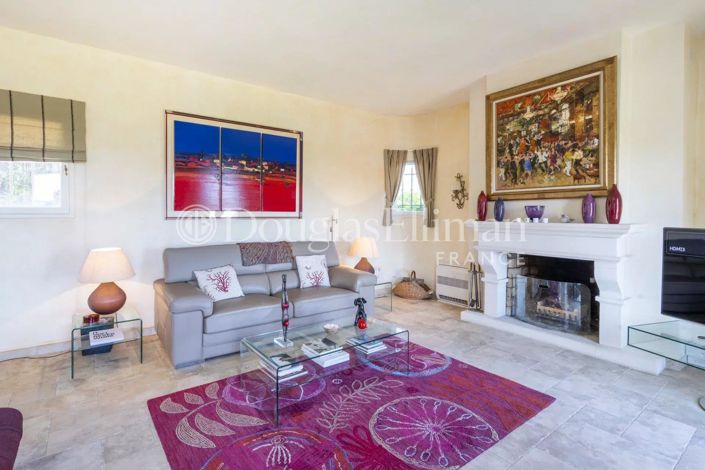 Image No.8-4 Bed House for sale