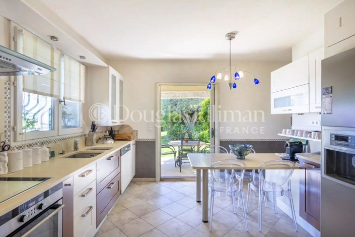 Image No.9-4 Bed House for sale