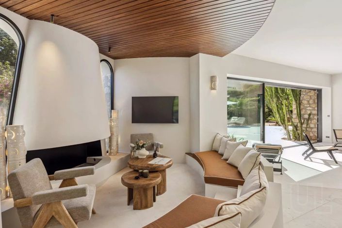 Image No.6-5 Bed House for sale