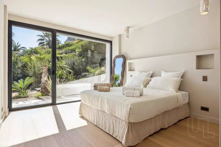 Image No.9-5 Bed House for sale