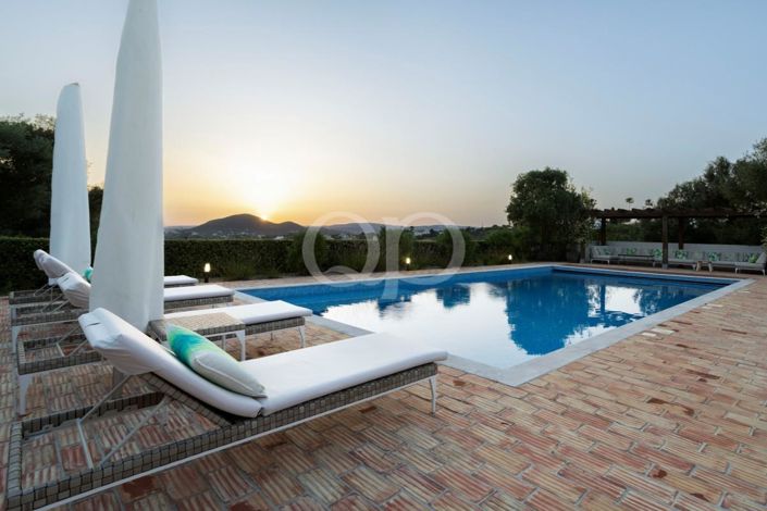 Image No.1-4 Bed House for sale