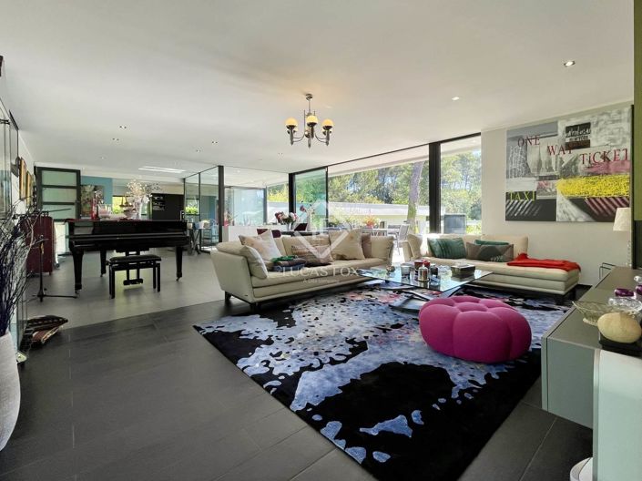 Image No.10-5 Bed House for sale