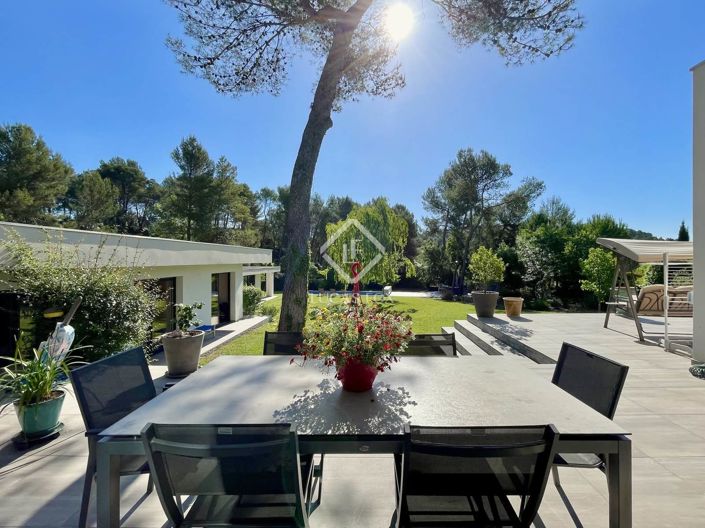 Image No.6-5 Bed House for sale