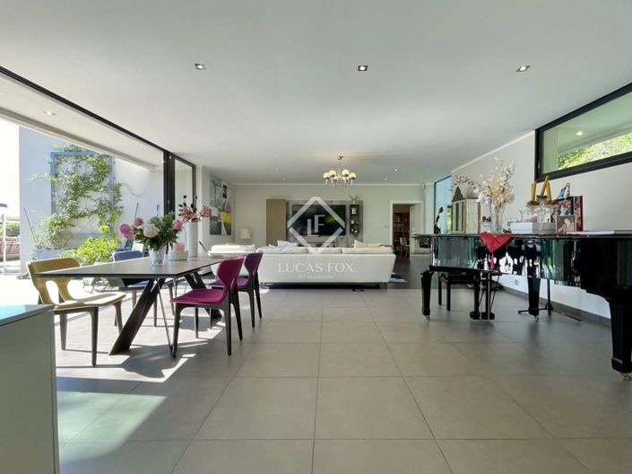 Image No.7-5 Bed House for sale