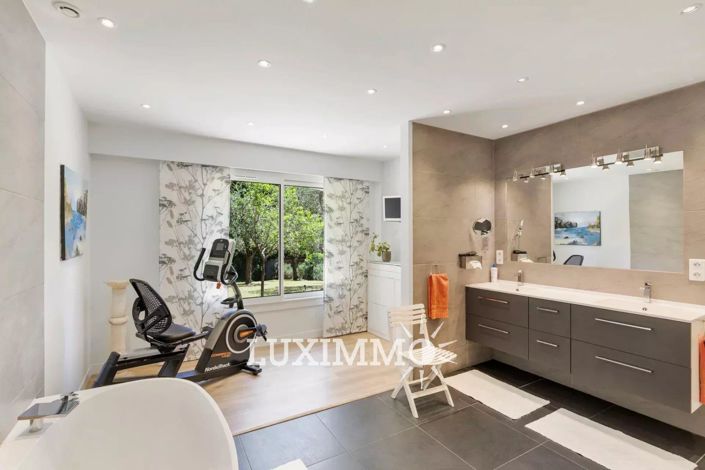 Image No.10-6 Bed House for sale