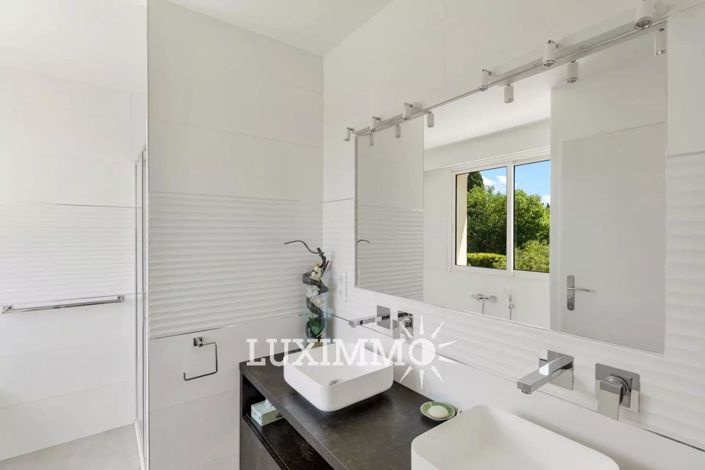 Image No.12-6 Bed House for sale