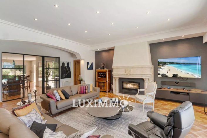 Image No.6-6 Bed House for sale