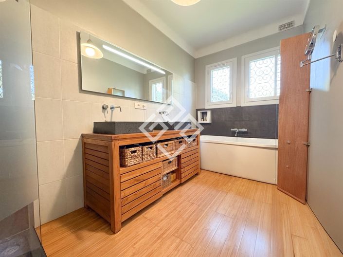 Image No.11-4 Bed House for sale