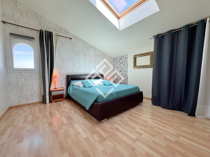 Image No.15-4 Bed House for sale