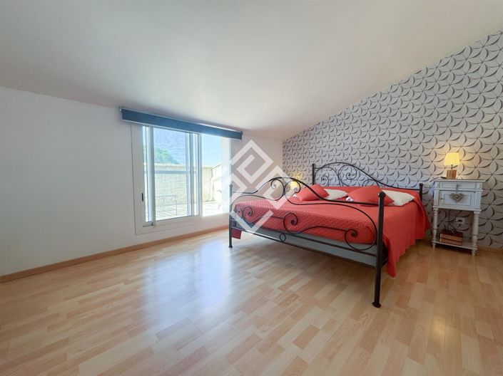 Image No.16-4 Bed House for sale