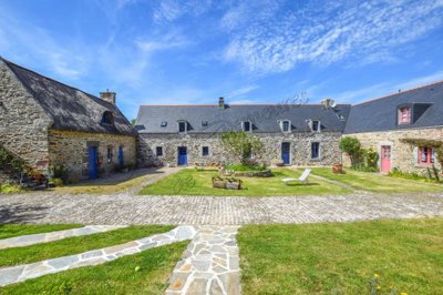 1 - Pont-l'Abbé, Property