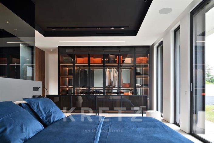 Image No.13-4 Bed Property for sale