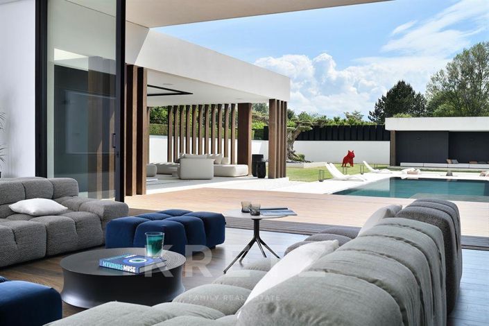 Image No.3-4 Bed Property for sale