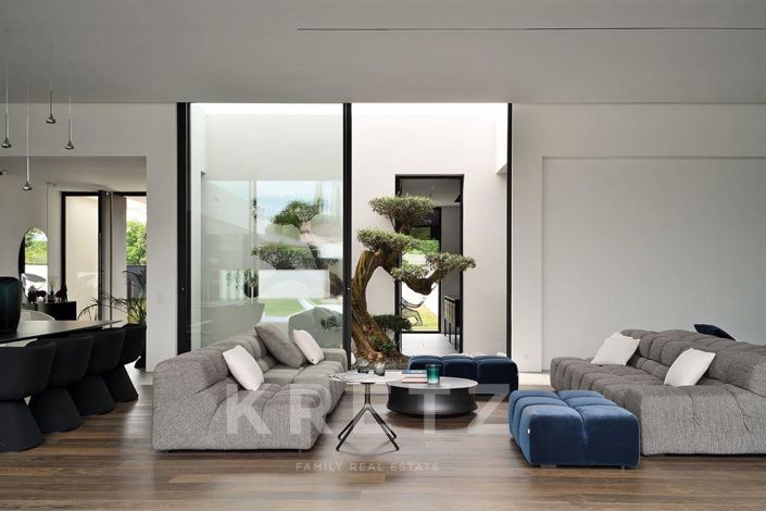 Image No.4-4 Bed Property for sale