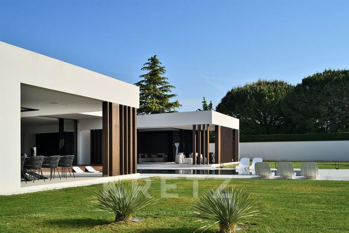 Image No.5-4 Bed Property for sale