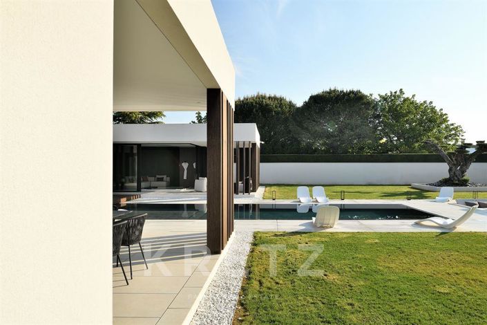 Image No.9-4 Bed Property for sale