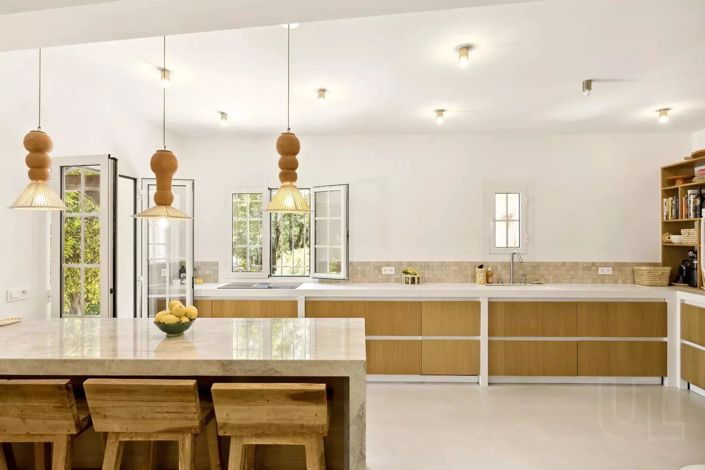 Image No.10-5 Bed House for sale