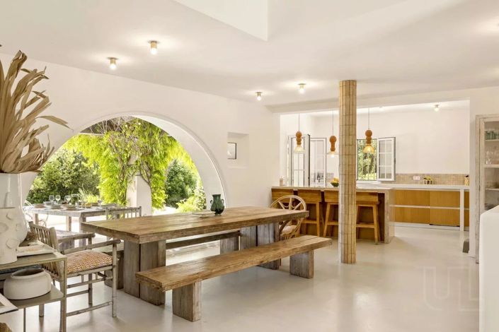 Image No.8-5 Bed House for sale