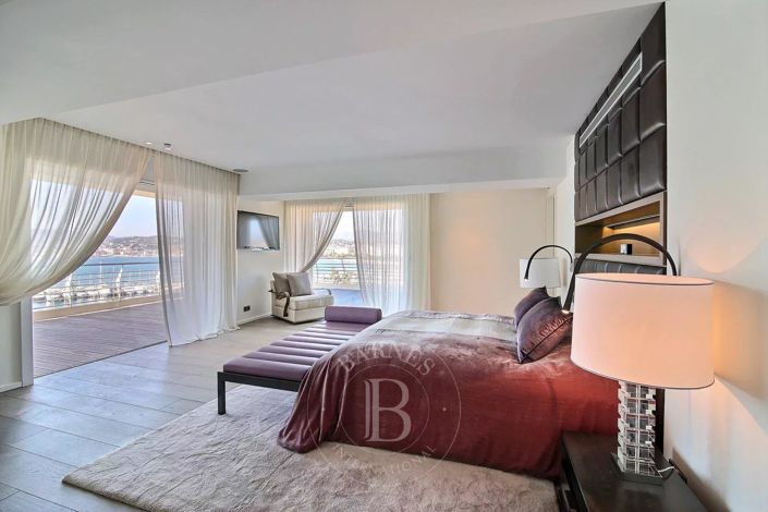 Image No.10-6 Bed Apartment for sale