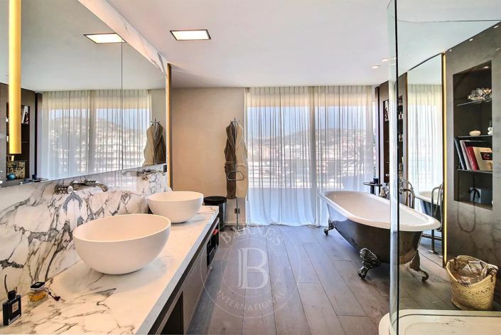 Image No.11-6 Bed Apartment for sale