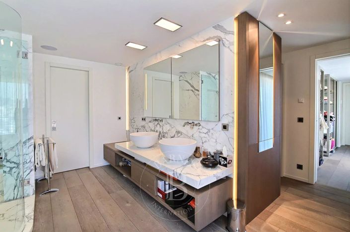 Image No.13-6 Bed Apartment for sale