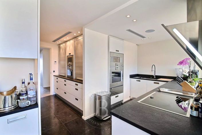 Image No.6-6 Bed Apartment for sale