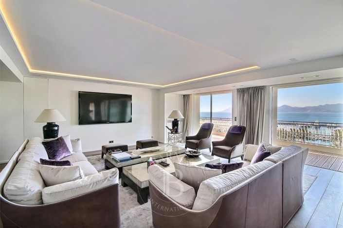 Image No.8-6 Bed Apartment for sale