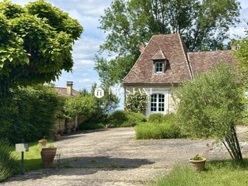 1 - Bergerac, Property