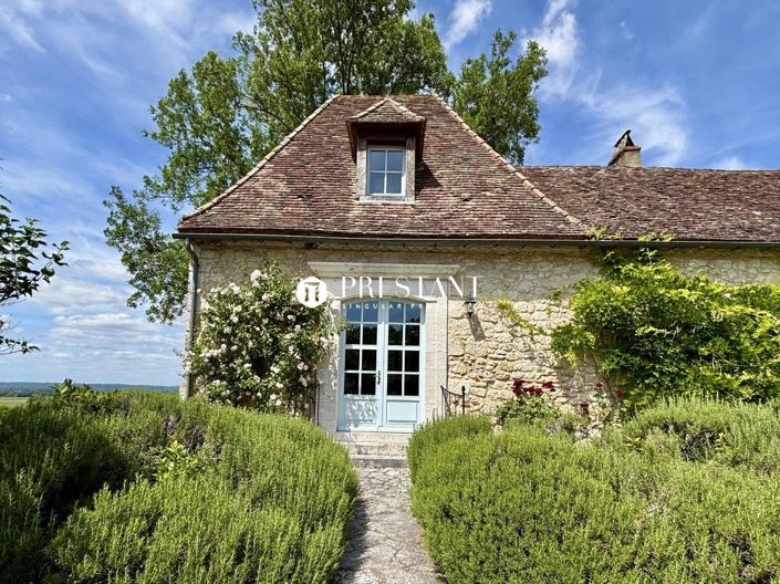 Image No.17-8 Bed Property for sale