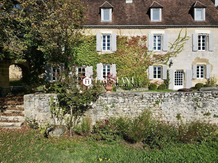 Image No.9-6 Bed Property for sale