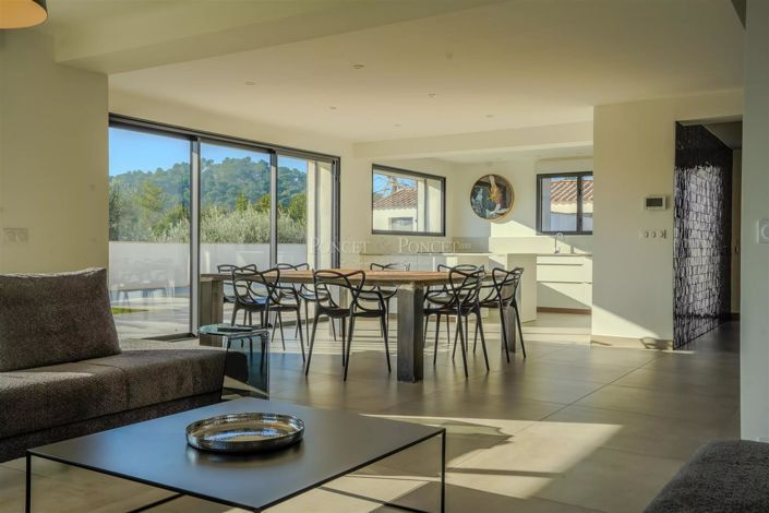 Image No.8-4 Bed House for sale