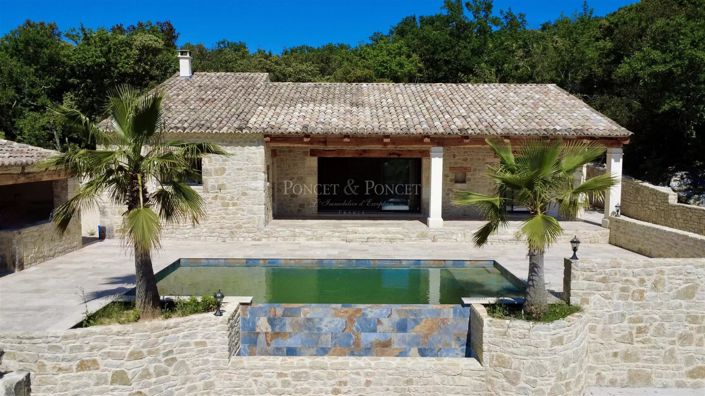 Image No.1-4 Bed House for sale
