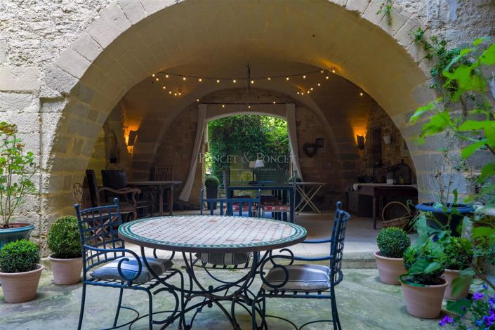 Image No.2-6 Bed House for sale