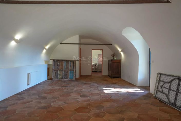 Image No.10-11 Bed House for sale