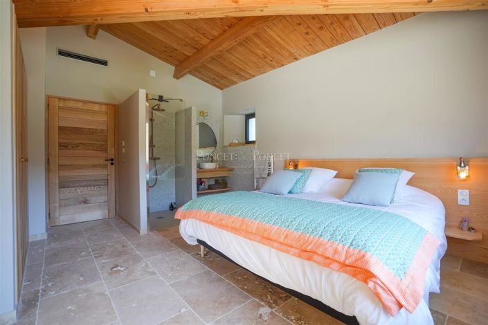 Image No.14-6 Bed House for sale