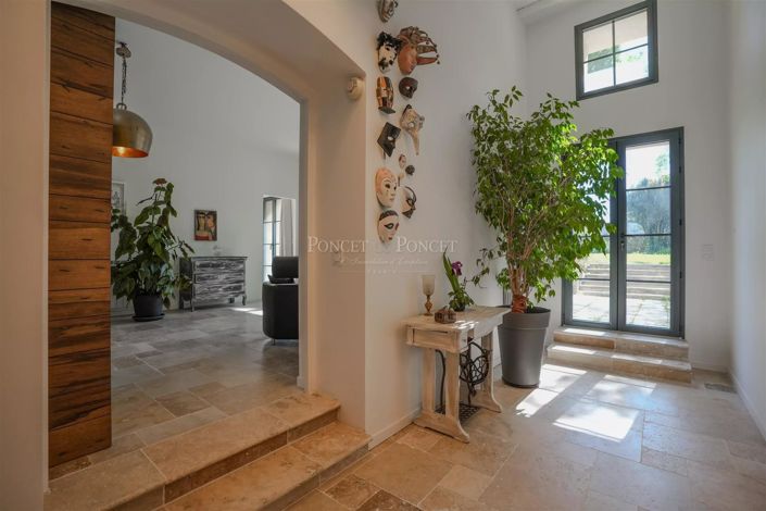 Image No.20-7 Bed House for sale