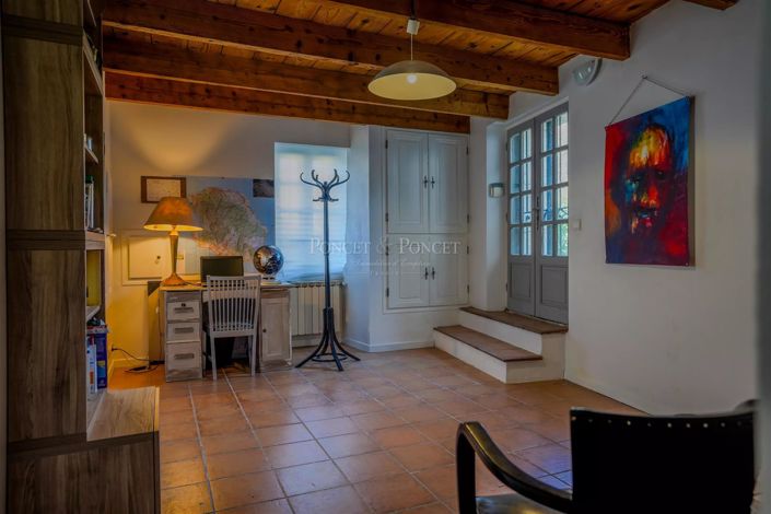 Image No.24-7 Bed House for sale