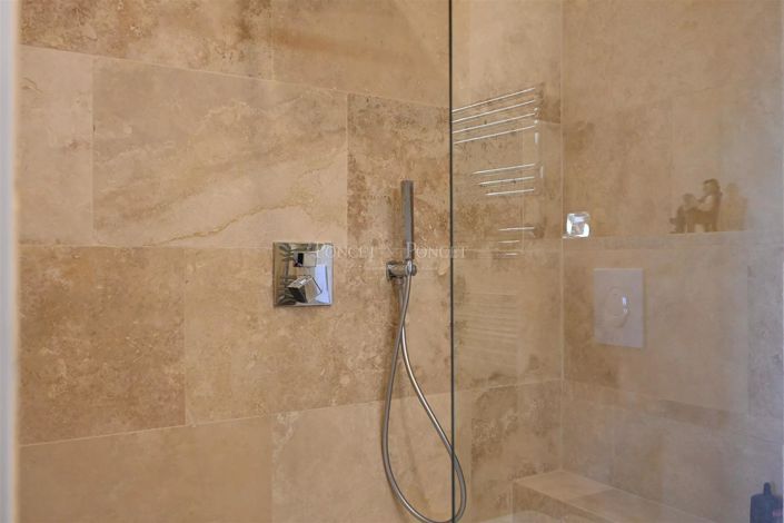 Image No.9-2 Bed House for sale