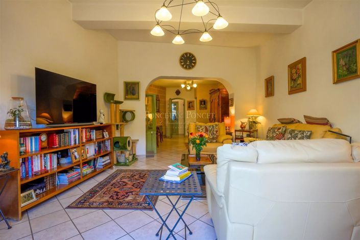 Image No.1-4 Bed House for sale