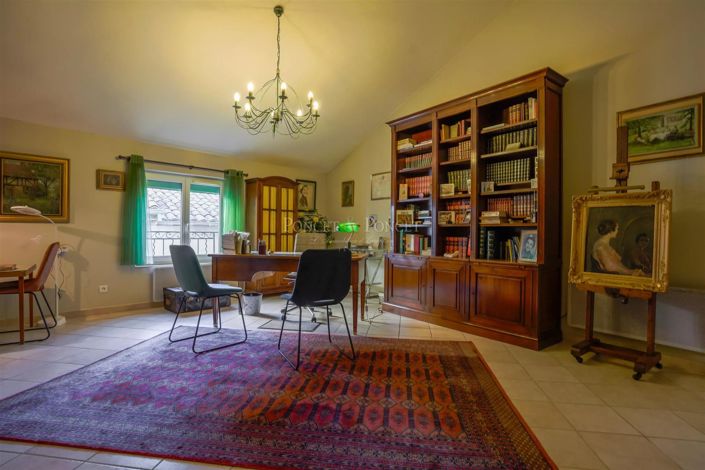 Image No.10-4 Bed House for sale