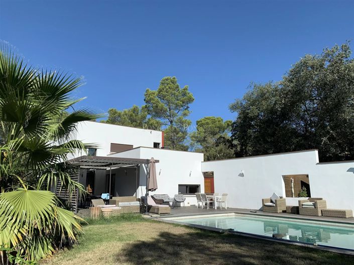 Image No.1-7 Bed House for sale