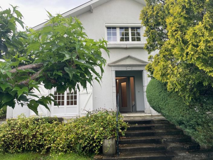 Image No.1-4 Bed House for sale