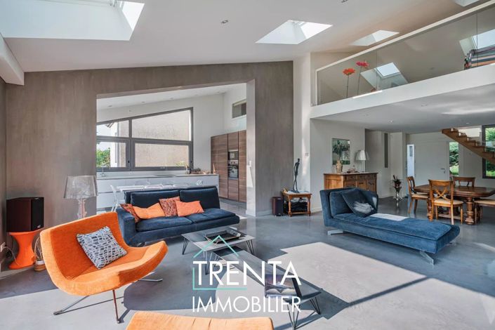 Image No.2-4 Bed House for sale